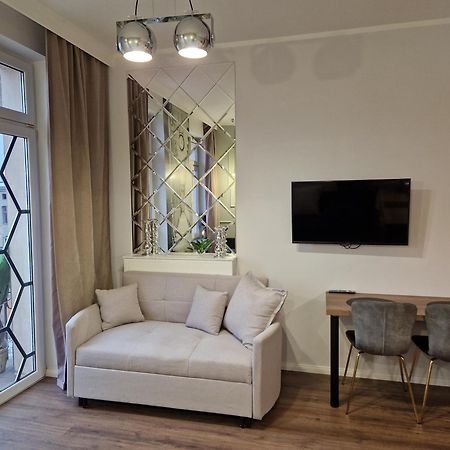 Polonia Apartments วูดช์ ภายนอก รูปภาพ