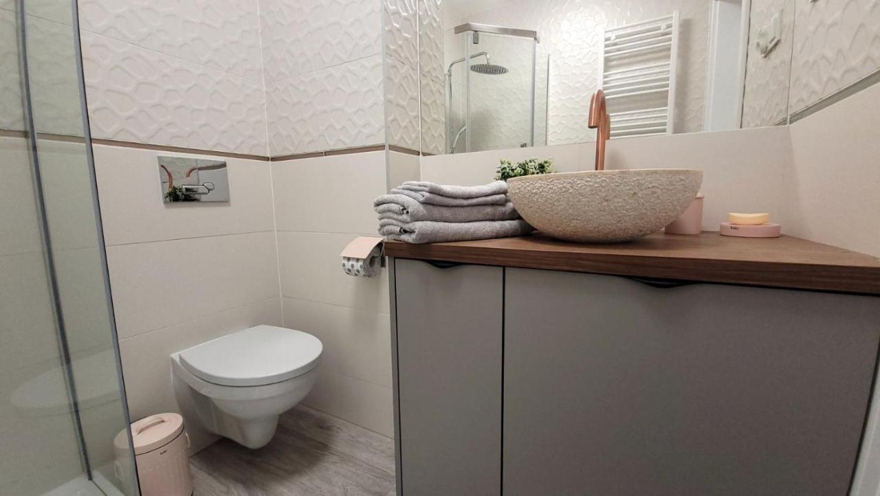 Polonia Apartments วูดช์ ภายนอก รูปภาพ