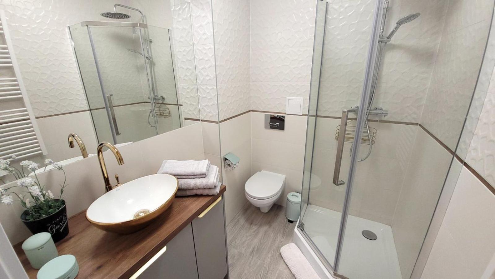 Polonia Apartments วูดช์ ภายนอก รูปภาพ